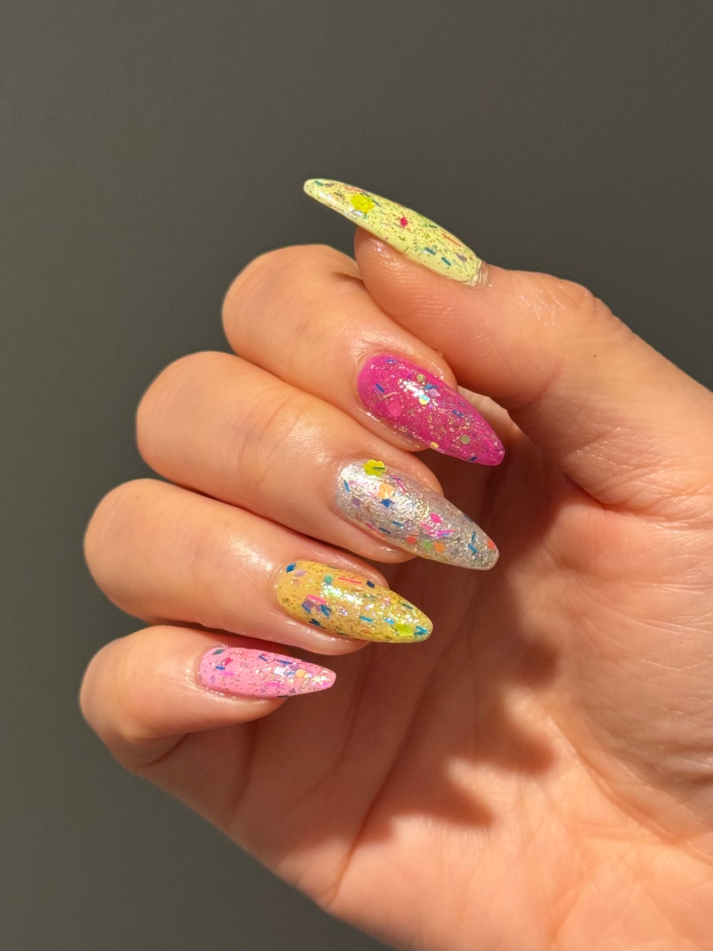 Eleganza Eggstravaganza (Glitter Topper) (14 ml)