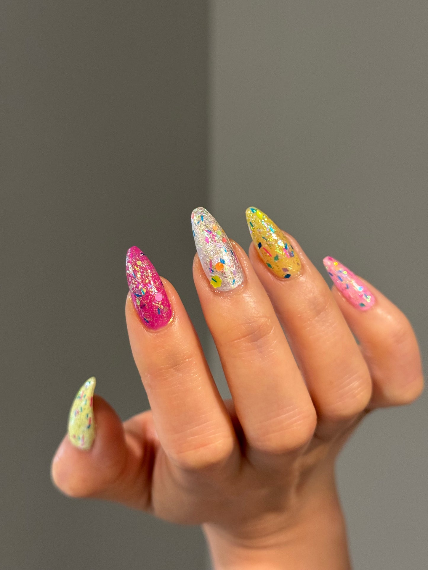 Eleganza Eggstravaganza (Glitter Topper) (14 ml)